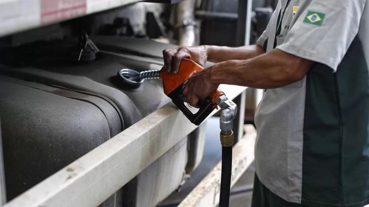 Goiás adere a medida emergencial para garantir abastecimento de diesel e estima impacto milionário nas contas públicas