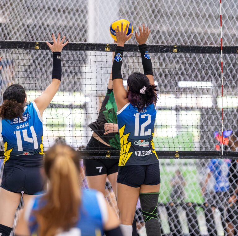Campeonato de vôlei transforma shopping em Goiânia em arena esportiva para cerca de 2 mil pessoa