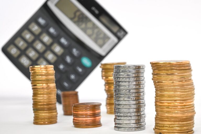Mercado ilícito custa mais de R$ 107 bilhões por ano para a indústria, mostra CNI
