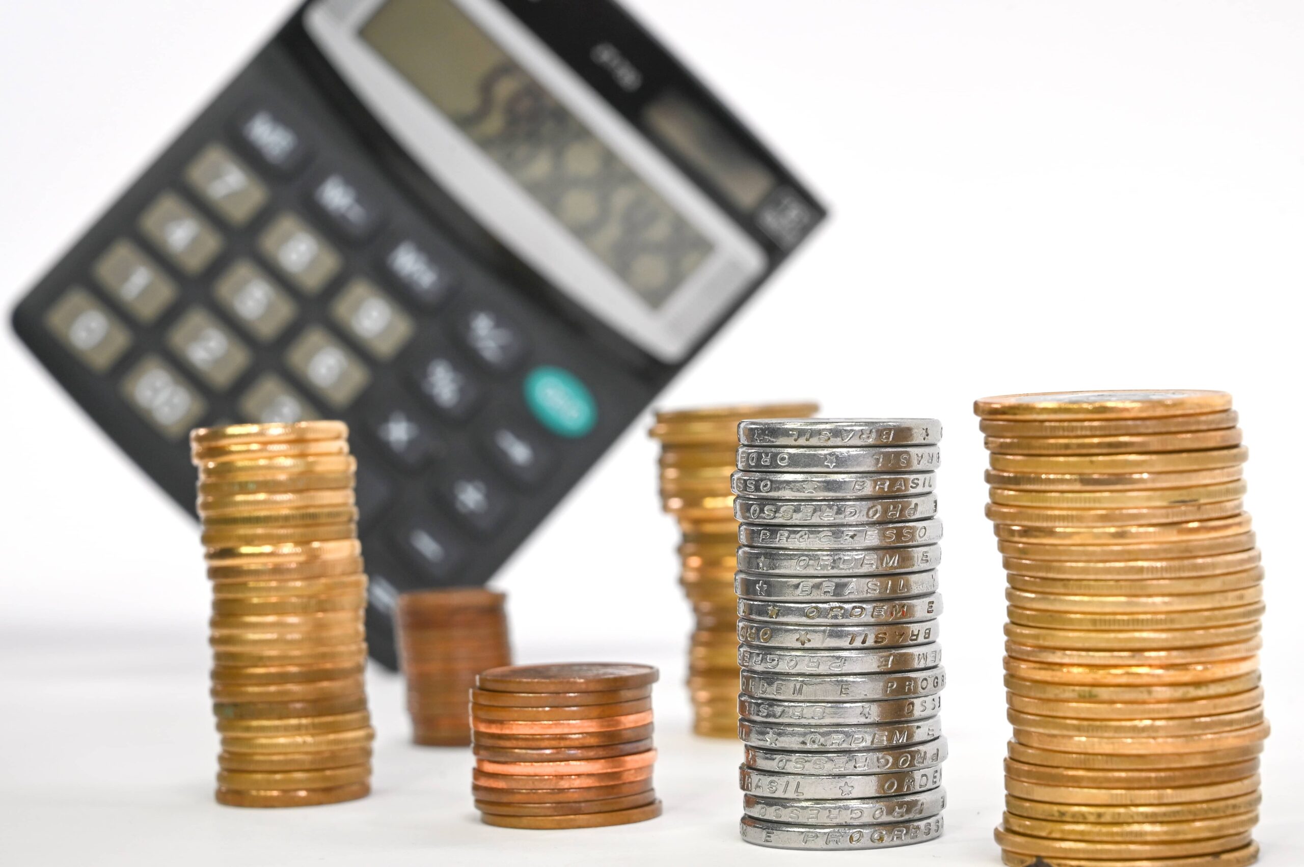 Mercado ilícito custa mais de R$ 107 bilhões por ano para a indústria, mostra CNI