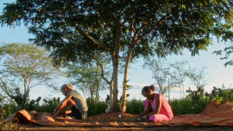 “Mambembe”, de Fabio Meira, estreia em mais oito cidades nesta quinta, dia 21 de maio. Veja nova cena do filme