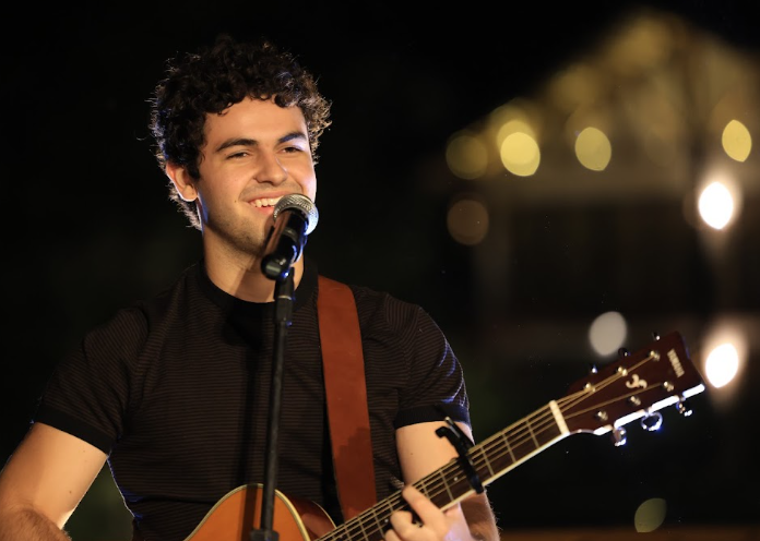 Cantor goiano VIICC emplacou música na novela ‘Coração Acelerado’, da TV Globo, e apresentou o HIT para convidados em uma sunset no Espaço de eventos “Villa Erva Docce”!