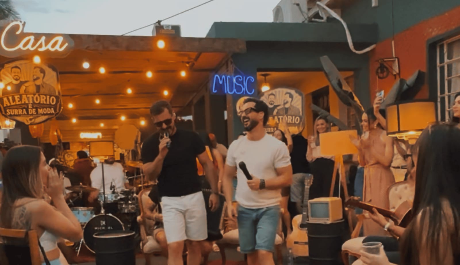 Maurício & Eduardo apostam na proximidade com o público em “Surra de Moda”