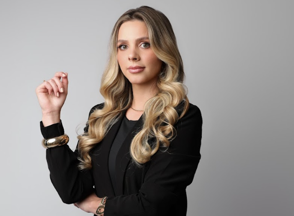 Isadora Reis, founder da PulseBrand e criadora do termo "Vibe PR"