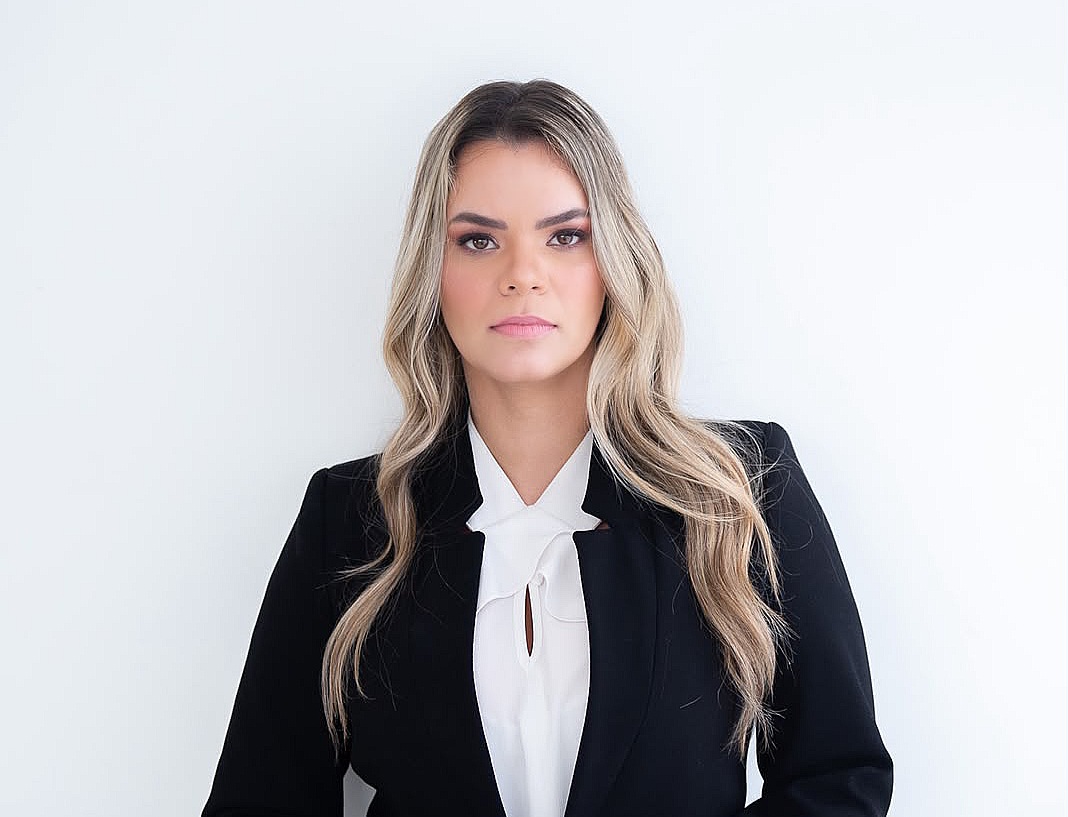 Jessyca Arieira desenvolve soluções jurídicas que conectam negócios, investidores e mercados globais com foco em governança, compliance e crescimento sustentável.