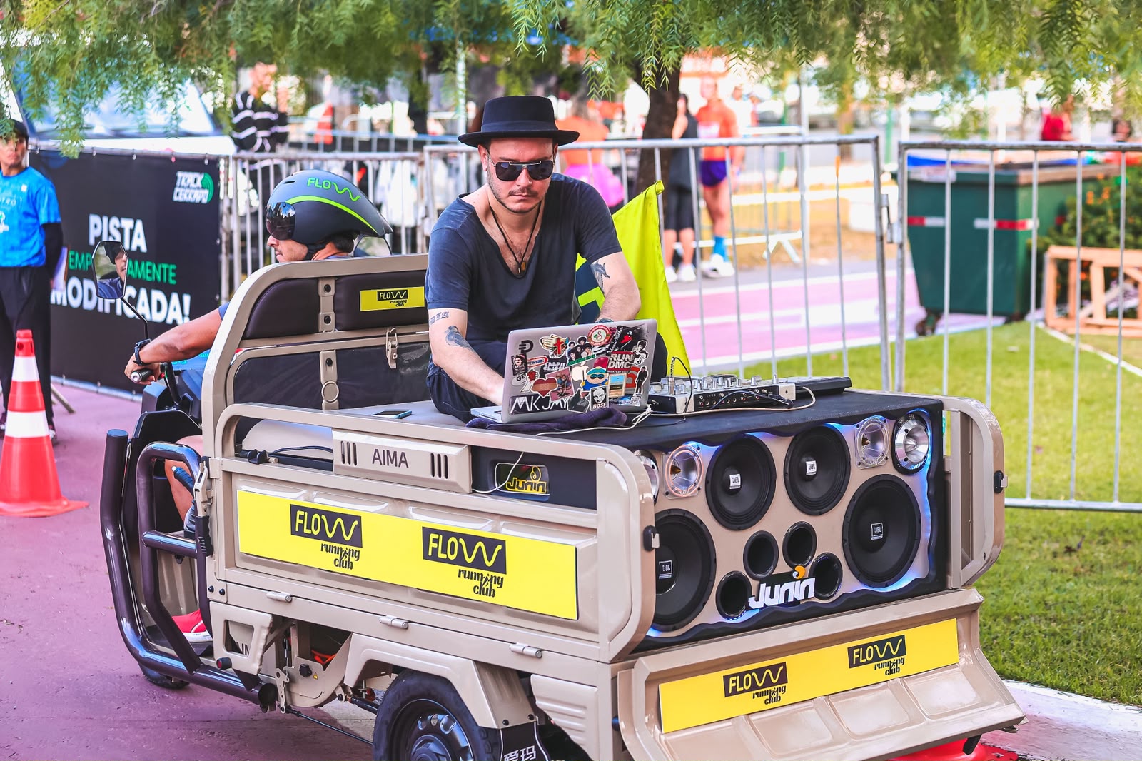 Shopping Cerrado recebe corrida com DJ em triciclo e programação especial para os amantes do esporte.