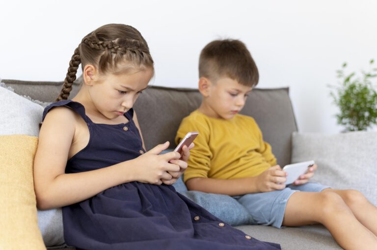 Excesso de jogos digitais pode impactar funções cognitivas e socioemocionais das crianças, alerta professora de Psicologia e Pedagogia da UMC