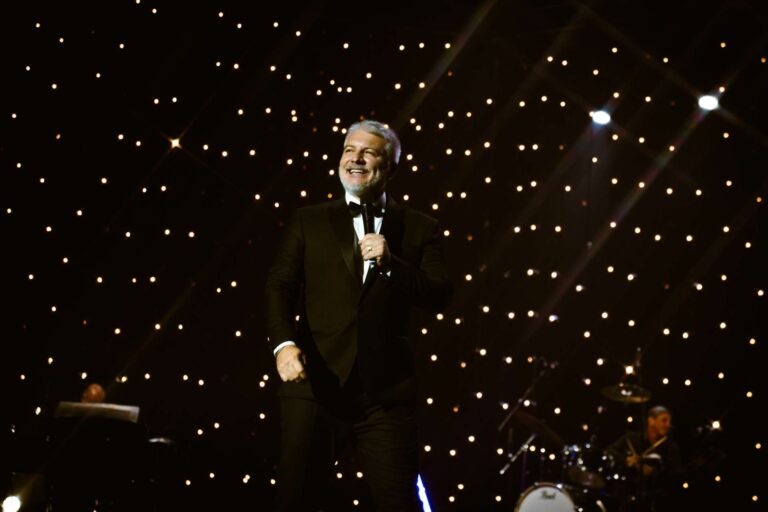 Fred Mayrink traz de volta o aclamado “Sinatra For You” a Goiânia