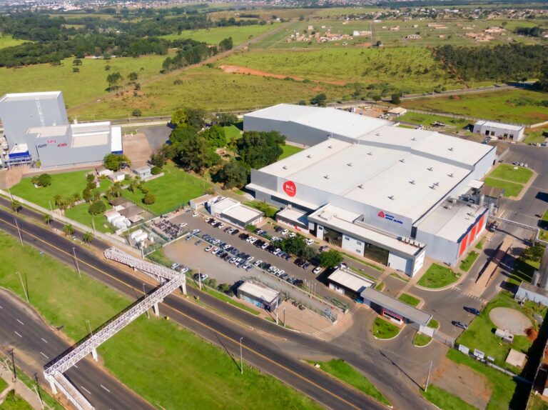 Goiás fortalece seu parque industrial com nova fábrica de R$ 150 milhões em Trindade.