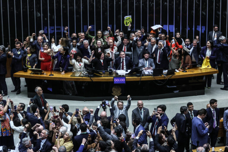 87% dos deputados federais pretendem disputar reeleição, patamar recorde