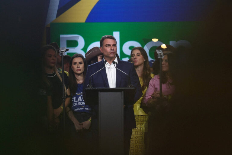 Flávio Bolsonaro tenta atrair o Judiciário para a disputa eleitoral