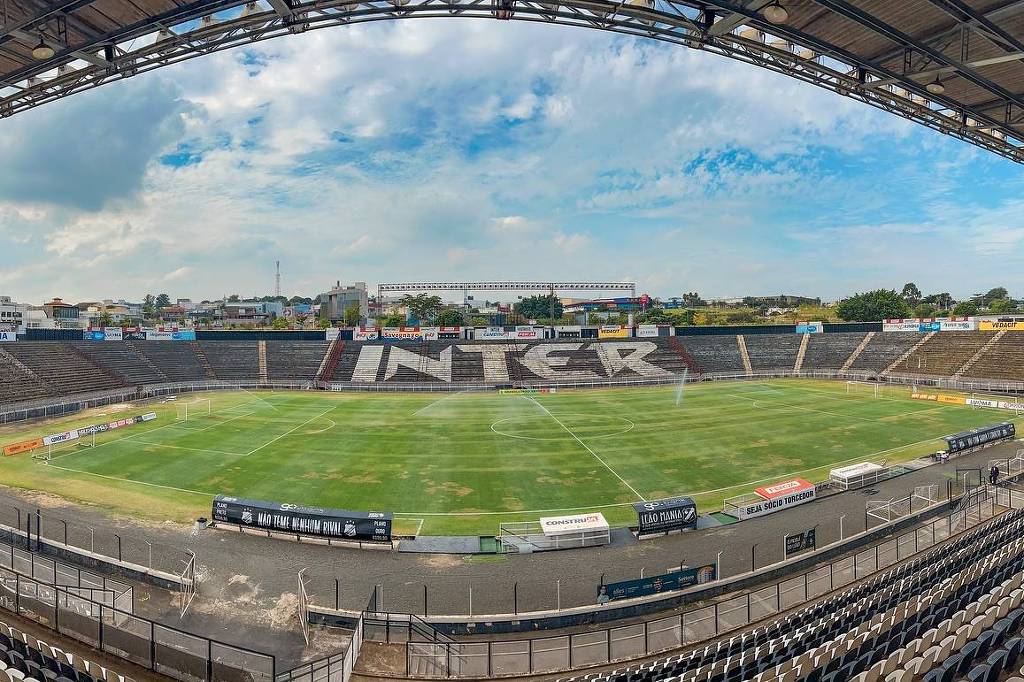 Após pausa, Ronaldo planeja nova SAF com Roberto Carlos no interior de SP