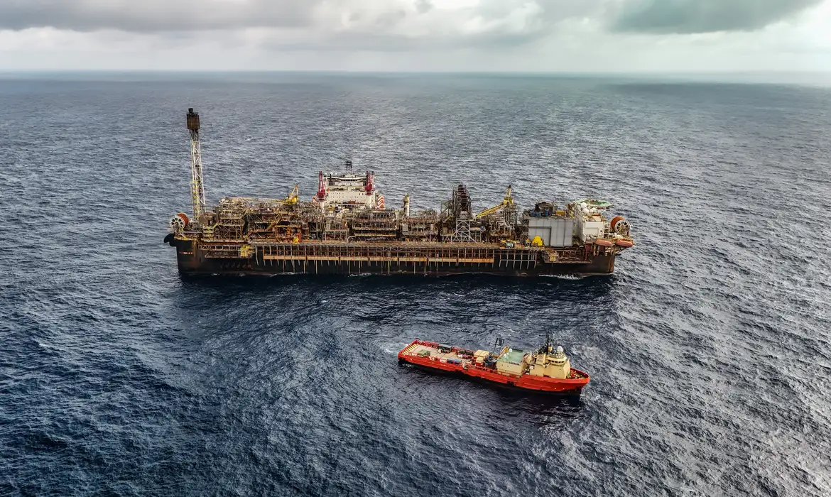 Produção de petróleo e gás no Brasil cresce 14% no 2º trimestre