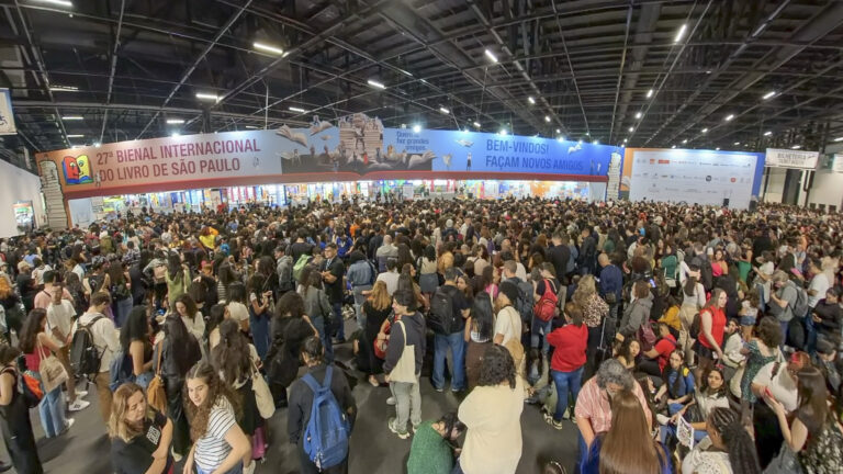 Ana Huang, Elena Armas, Raphael Montes e Carina Rissi integram terceiro line-up da Arena Cultural