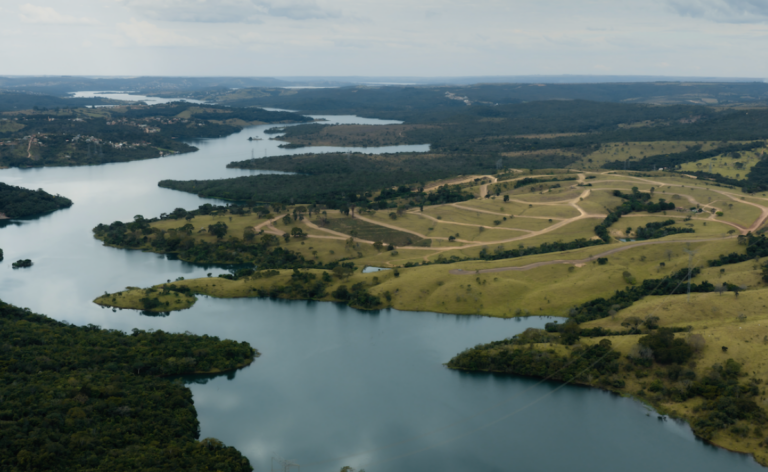 Planejamento de conjunto, regularidade, infraestrutura real e paisagem são fatores presentes no Lago Corumbá IV, empreendimento do Grupo CPR.