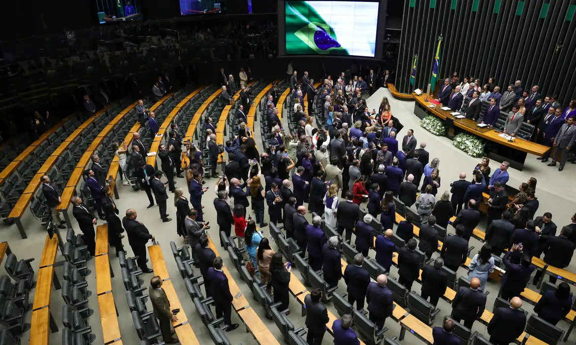 Câmara deve decidir sobre "taxa das blusinhas" nesta segunda