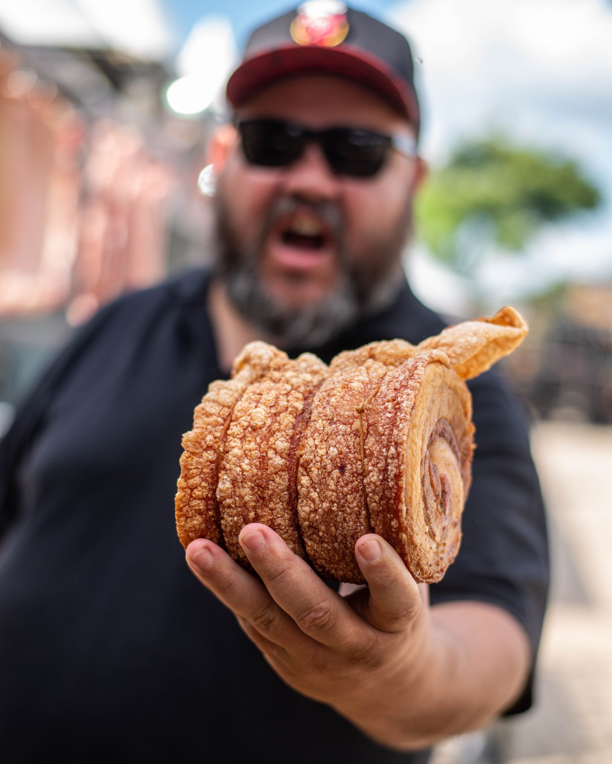O maior festival gastronômico do Brasil, Torresmofest, está de volta a Goiânia, e com edição especial “Lendas do Rock”