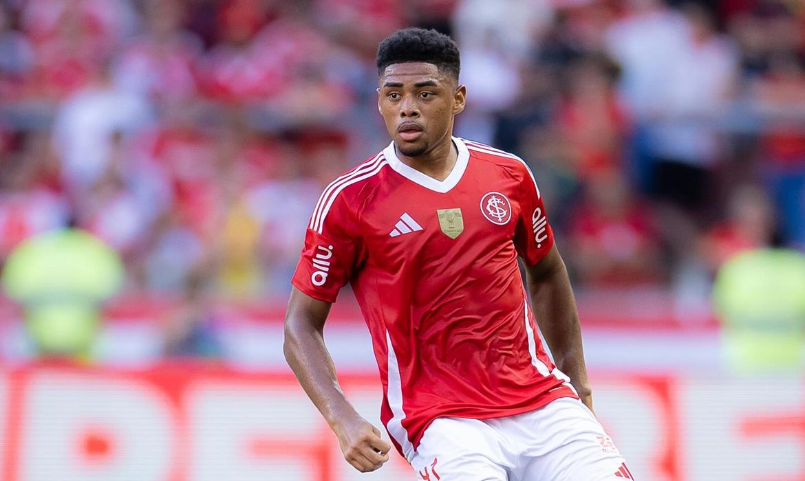 Victor Gabriel é suspenso por STJD até que Gabriel Pec volte a treinar