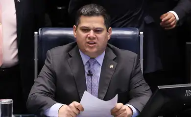 Congresso adia instalação de comissão sobre MP da "taxa das blusinhas"
