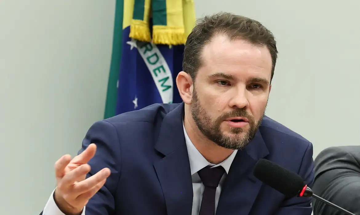 Durigan diz que aumento da dívida decorre dos juros, não dos gastos