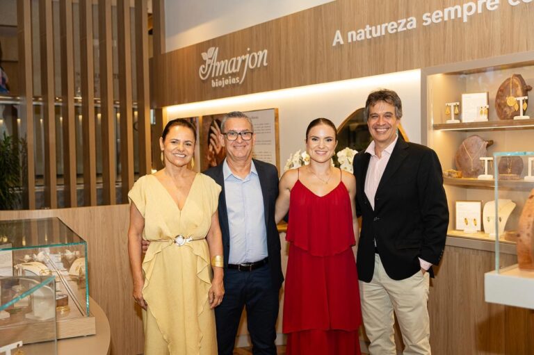 Da esqr. para dir. Isabel Ribeiro e Marcos Ribeiro fundadores da Amarjon; Raquel Neves Diretora de Marketing da Amarjon; e Renato Novis Mendonça Cofundador
