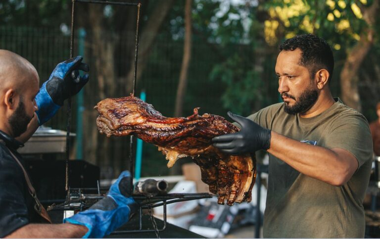 Chão e Brasa tem último fim de semana com churrasco, música e entrada gratuita no Goiânia Shopping