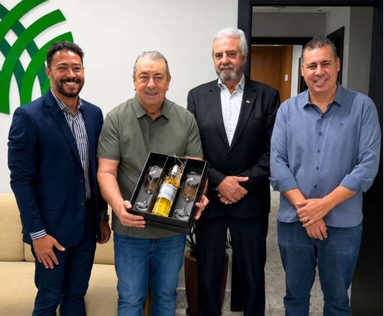 Sicredi e FAEG fortalecem parceria em ações estratégicas para o agro goiano.