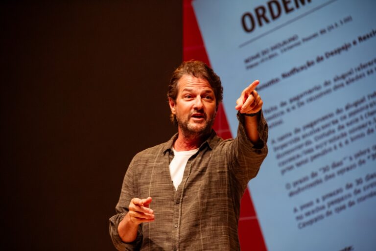 Marcelo Serrado traz “Terapia” para Goiás com humor, improviso e histórias pessoais!