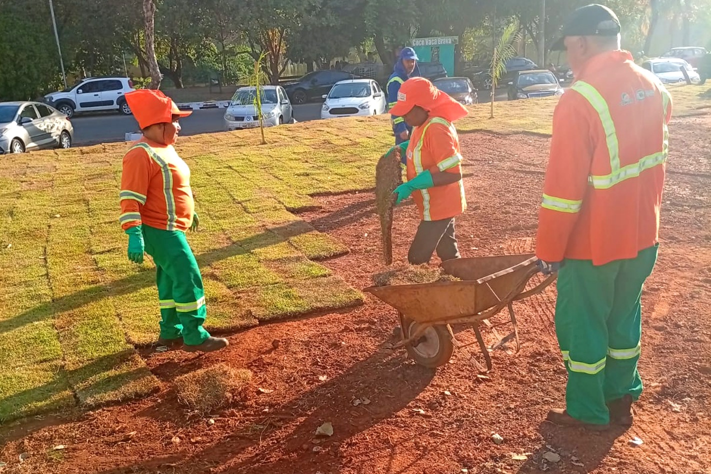 Prefeitura transforma terreno baldio de quase 7 mil m² com novo paisagismo em frente ao Parque Vaca Brava