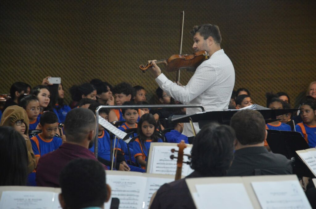 Orquestra Sinfônica de Goiânia recebe alunos da rede municipal em concerto exclusivo