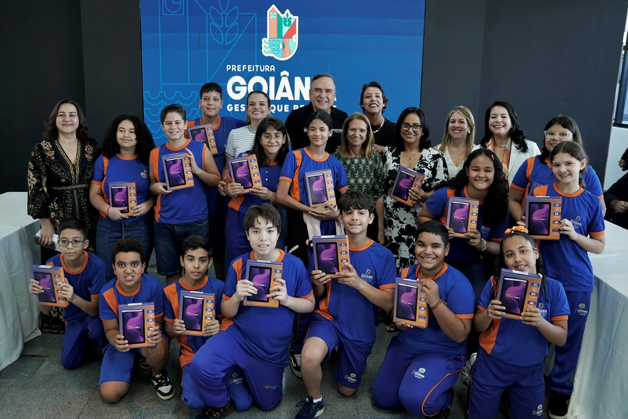 Mabel recebe alunos da Escola Municipal de Tempo Integral Maria Nosídia, destaque no Ideb 2025