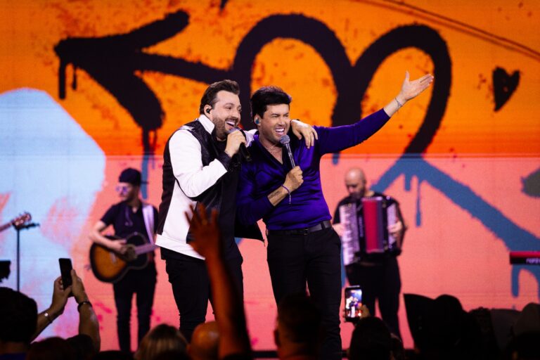Ruan e Leandro voltam às origens e transformam memória em música em “De Volta Ao Lar”