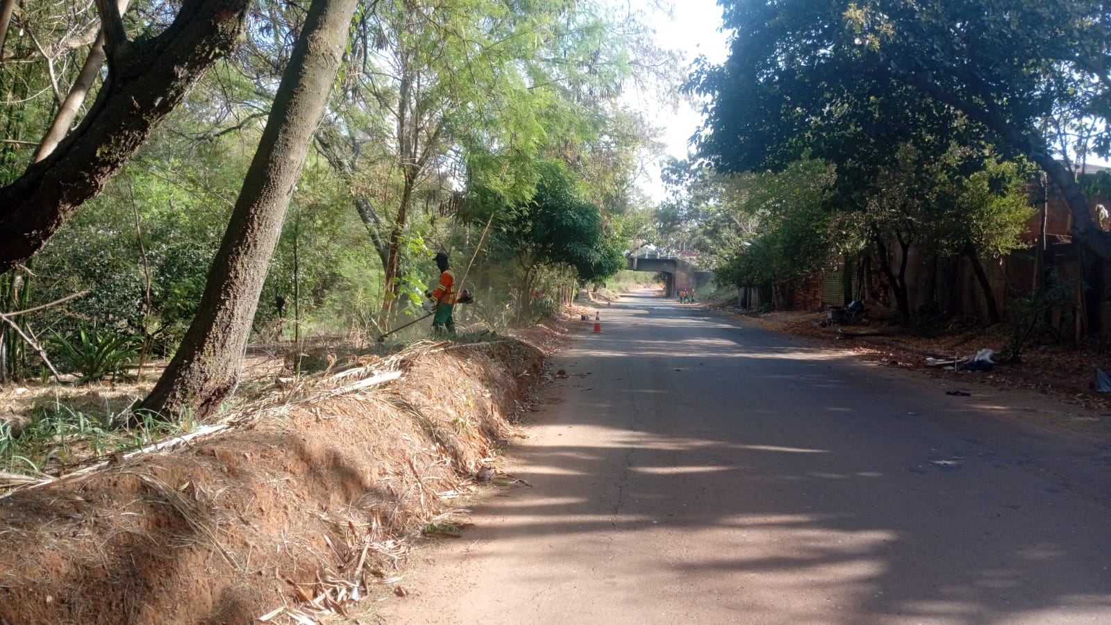 Comurg realiza força-tarefa de limpeza no Córrego Cascavel