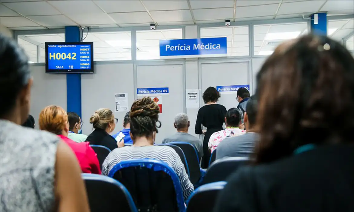 Fila de espera do INSS cai para 1,2 milhão de requerimentos