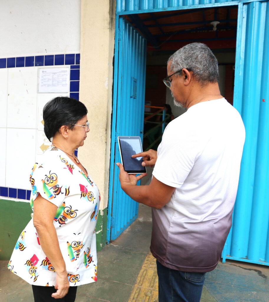 Mãe de estudante da rede municipal de ensino cria aplicativo que coordena saída de alunos