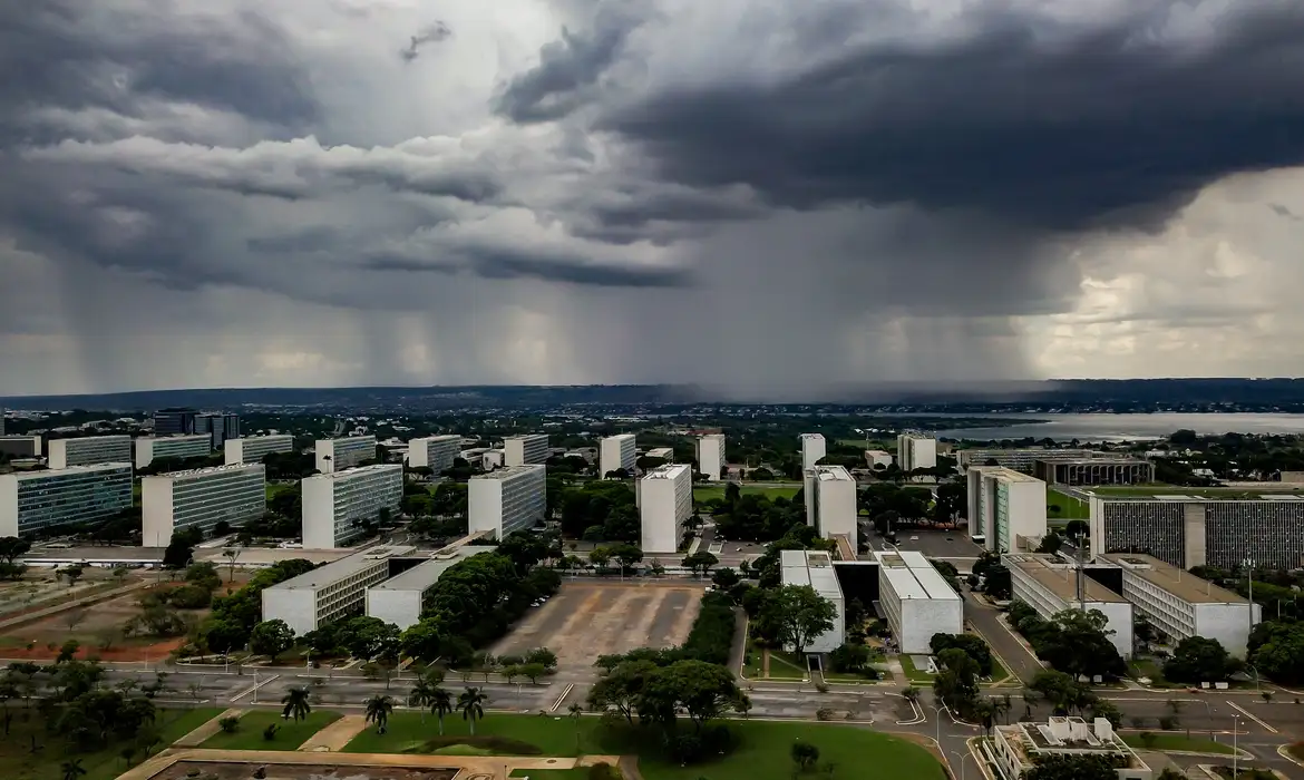 Orçamento de 2027 limita reajuste real de servidores públicos