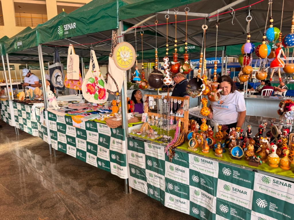 Feira da Agricultura Familiar e Economia Criativa reúne mais de 50 produtores no Paço Municipal