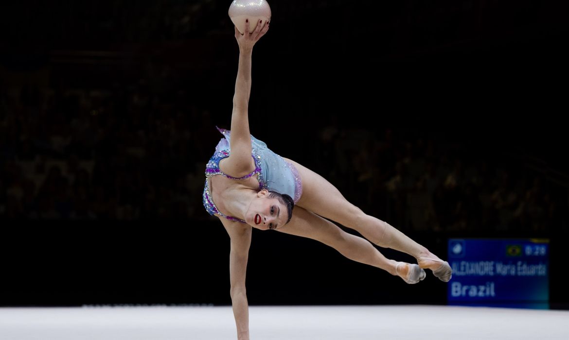 Babi e Maria Eduarda brilham em 1º dia do Mundial de Ginástica Rítmica
