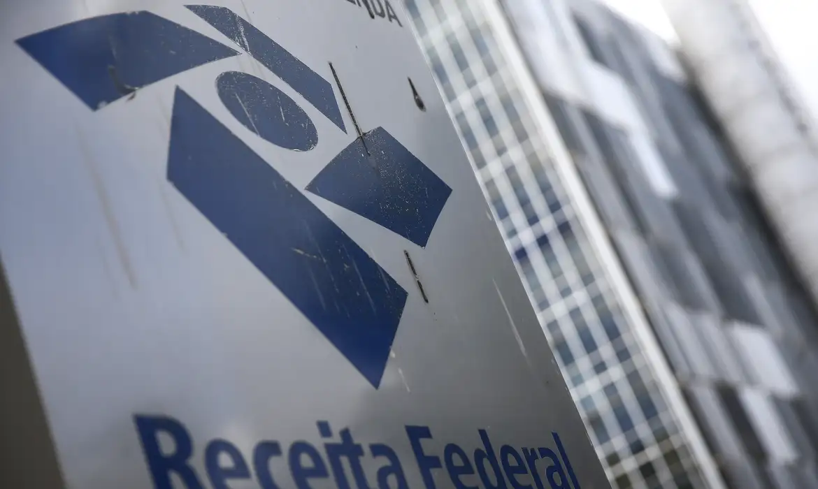 Receita paga nesta segunda último lote de restituição do IR 2026