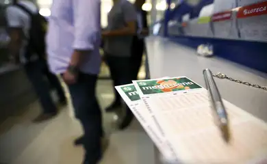 Deputado que sofreu AVC na Câmara recebe alta hospitalar