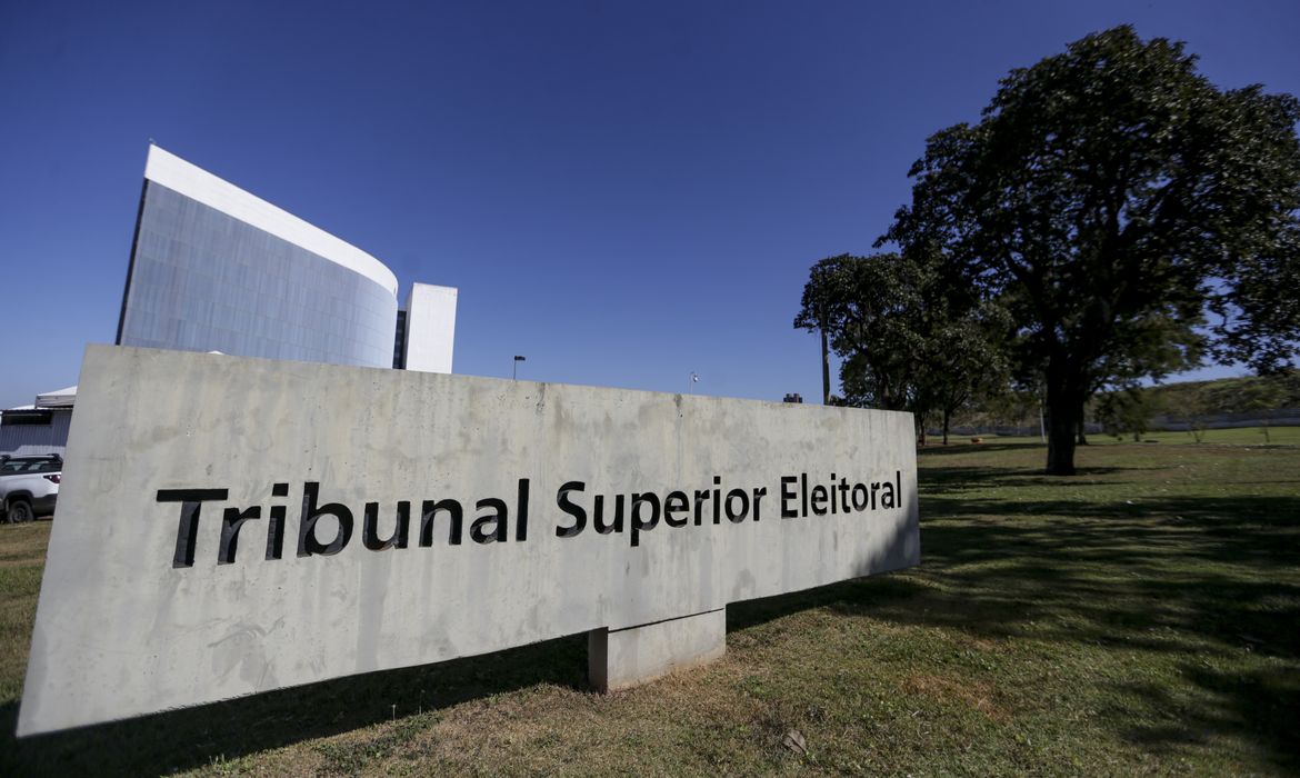TSE cria conselho para monitorar desinformação e IA nas eleições