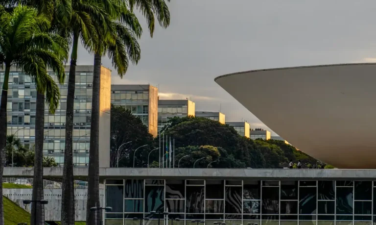 Líder do PT passa mal e Câmara suspende votações