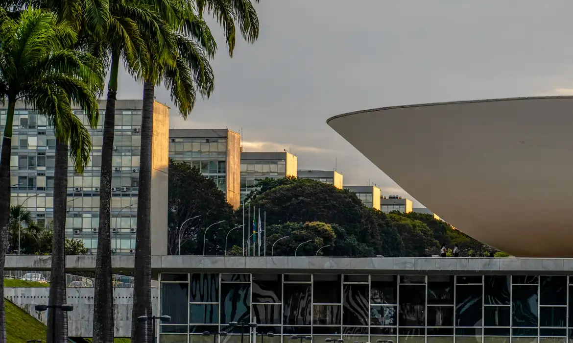 Líder do PT passa mal e Câmara suspende votações