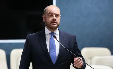 Governo fará esforço por fim da taxa das blusinhas, diz Durigan
