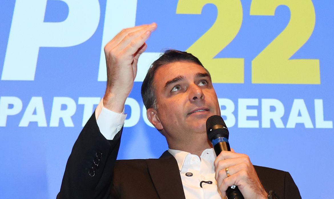 Filho mais velho de Bolsonaro, Flávio disputa a Presidência pelo PL