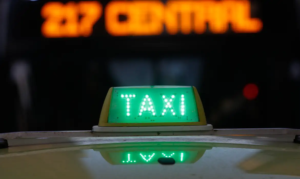 Teto de crédito para taxistas e motoristas de app sobe para R$ 200 mil