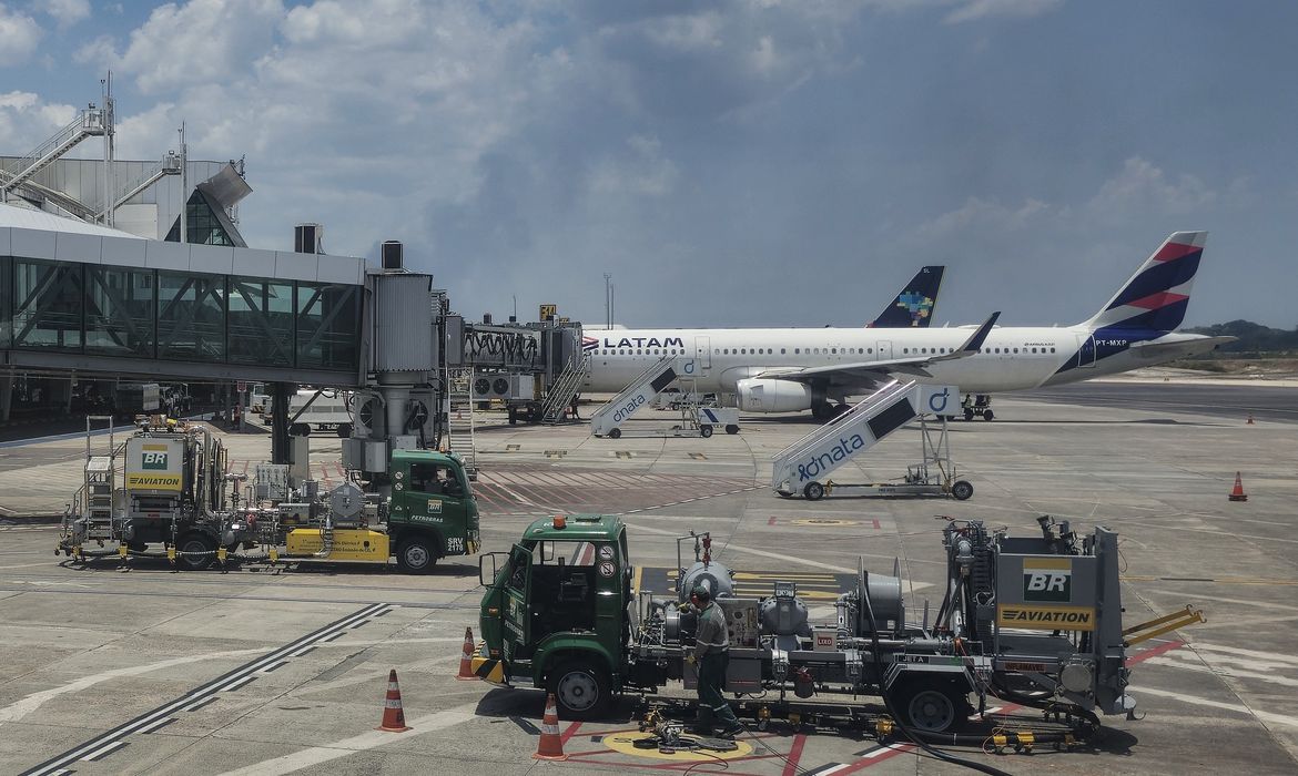 Petrobras reajusta preço médio do querosene de aviação em 13,9%