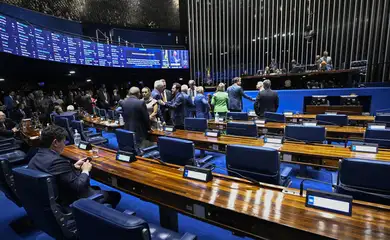Relator da CCJ rejeita emendas da oposição que buscavam manter 6x1