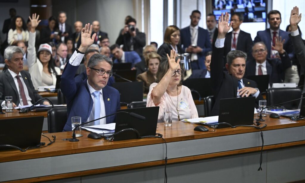 CCJ do Senado aprova texto-base da PEC da Segurança Pública