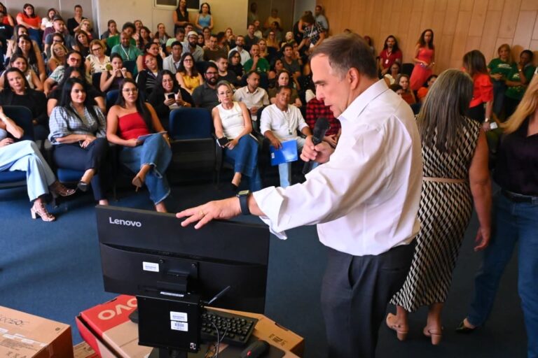 Mabel entrega 209 novos computadores para modernizar atendimento da Assistência Social